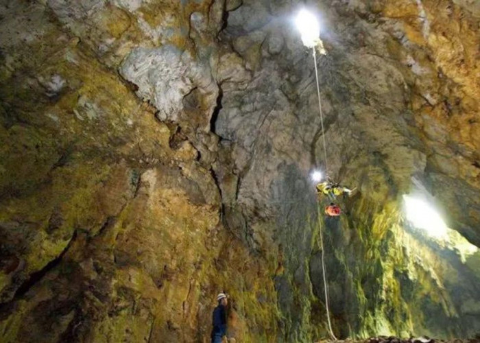 Menjelajahi Keindahan dan Tantangan Gua Cokro di Gunungkidul