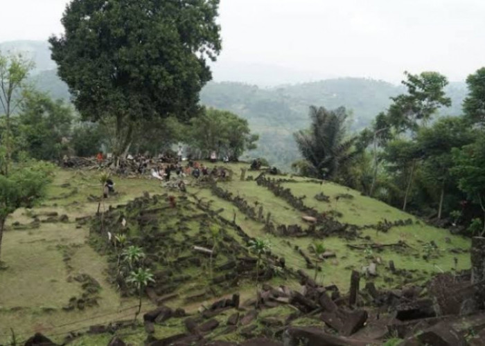 Misteri Gunung Padang Cianjur, Jejak Sejarah yang Misterius, Hasil Penelitian Batu Megalit Digunakan Dalam Ber