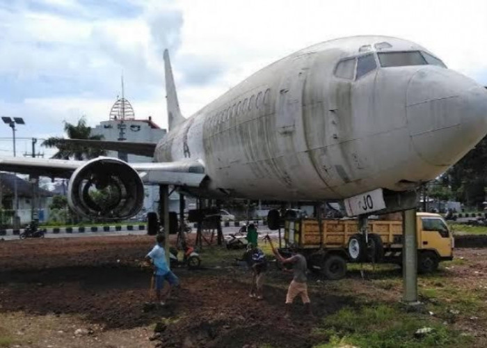 Misteri Pesawat Boeing 737 yang Terdampar di Bukit Pantai Pandawa