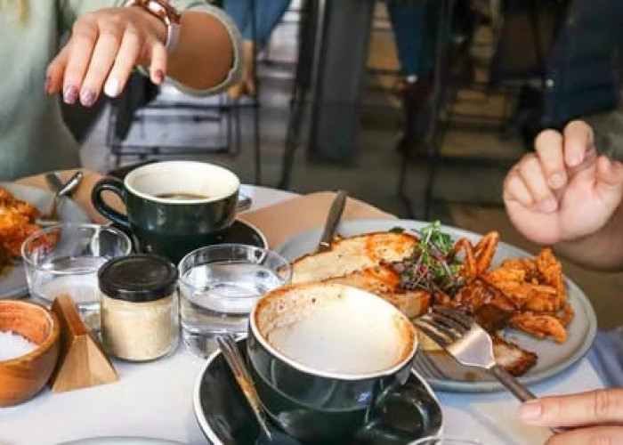 Minum Ini Sebelum Makan di Restoran, Berat Badan Aman? Pakar Gizi Bongkar Rahasianya!