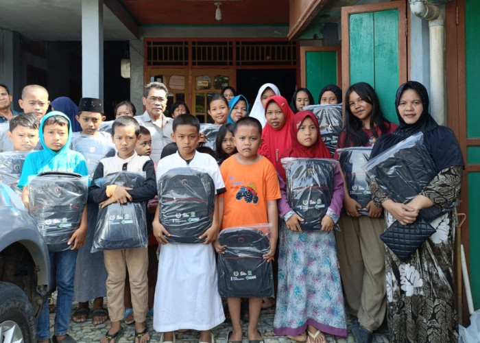PWI Sumsel Peduli Pendidikan, Salurkan Peralatan Sekolah Gratis untuk 35 Anak Yatim Piatu