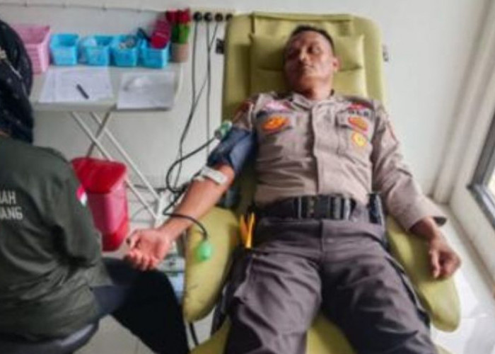 Anggota Polres Empat Lawang Lakukan Donor Darah Secara Sukarela