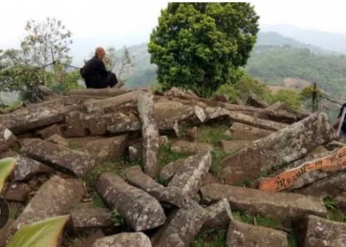 Misteri Teras Gunung Padang, Apa yang Dilindungi oleh Tembok Batu 10 Meter?