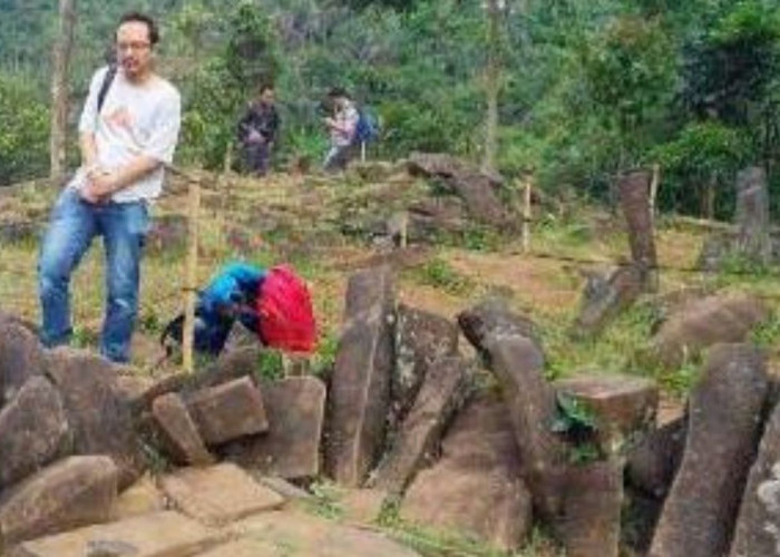 Batuan Situs Gunung Padang Cianjur Penuh Misteri, Ada Batu Singgasana!