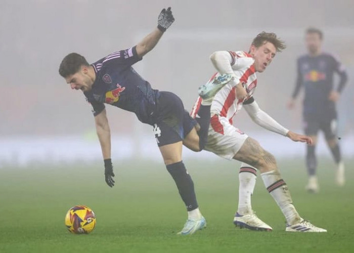 Leeds United Bantai Stoke City, Piroe Cetak Dua Gol dan Fans Tinggalkan Stadion Lebih Awal!