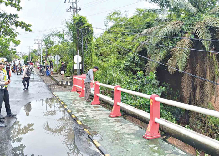 Jembatan Beliti Terancam Ambles Akibat Longsor, Masyarakat Hawatir 
