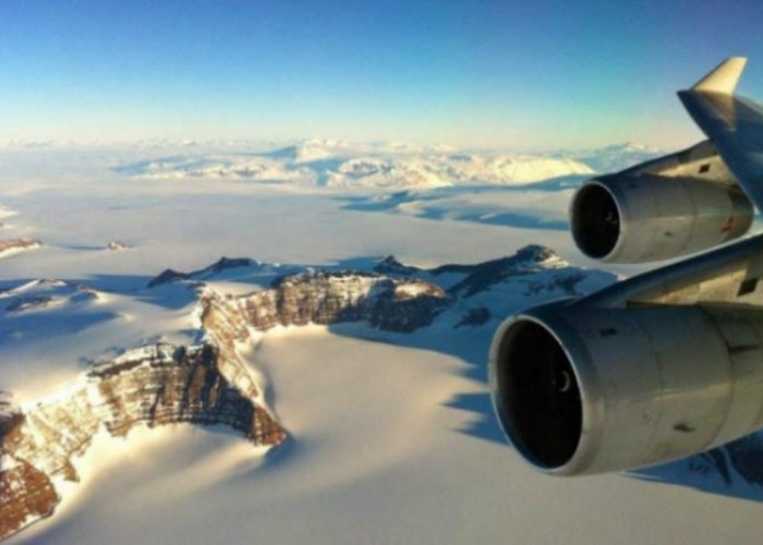 Mengungkap Alasan di Balik Larangan Pesawat Terbang di Atas Antartika