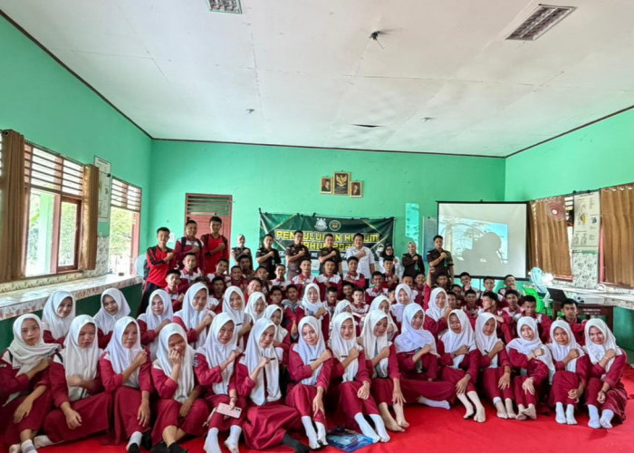 Jaksa Masuk Sekolah di SMAN 01 Saling, 100 Siswa Antusias Bahas Bahaya Narkoba hingga Cyber Crime