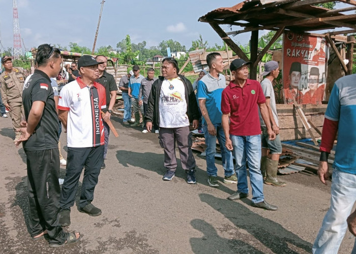 Gotong Royong Massal, OPD Empat Lawang Bersihkan Pasar Pulau Emas