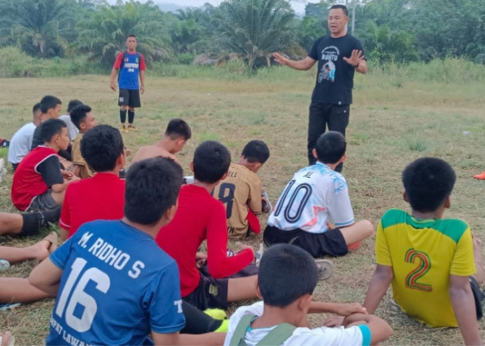 Sekda Mendorong Semangat Sepak Bola di Kabupaten Empat Lawang