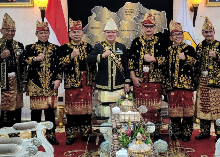 Gubernur Bengkulu Terima Anugerah Kehormatan dari Lembaga Adat Melayu Jambi