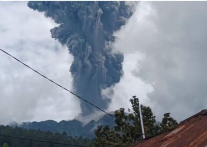 70 Pendaki Dilaporkan Berada di Puncak Gunung Marapi Saat Terjadi Erupsi