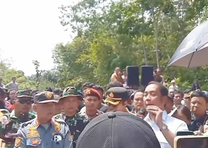 Fauzi Amro Temui Warga Demo di Muratara, Prihatin 50 Desa Terdampak Pencemaran Sungai Diduga Bermerkuri