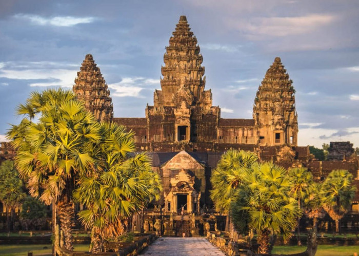 Kamboja: Dari Sejarah Kelam Hingga Tradisi Unik