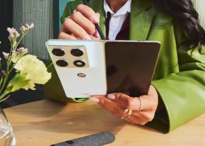 Motorola Siapkan HP Lipat Layar Lebar, Desain Tipis dan Crease Nyaris Tak Terlihat