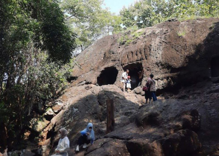 Gua Selomangleng: Menelusuri Jejak Sejarah dan Pemakaman Terbuka