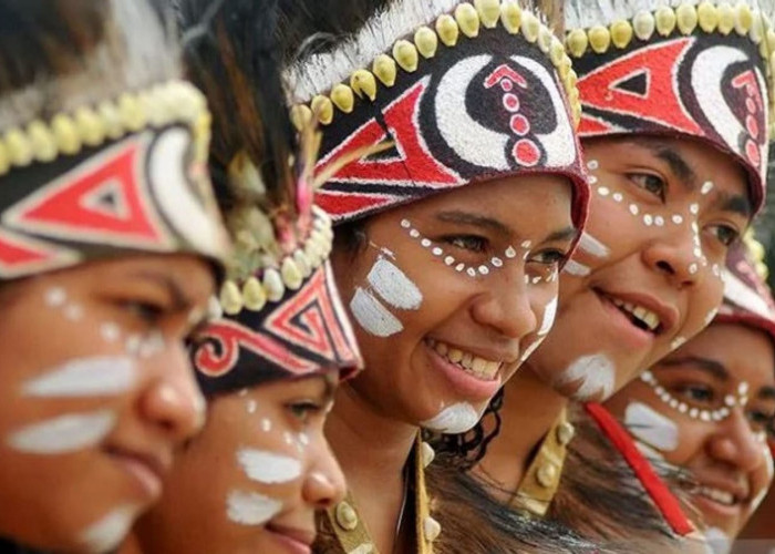 Gila dan Tidak Masuk Akal, 5 Tradisi Aneh Suku di Indonesia