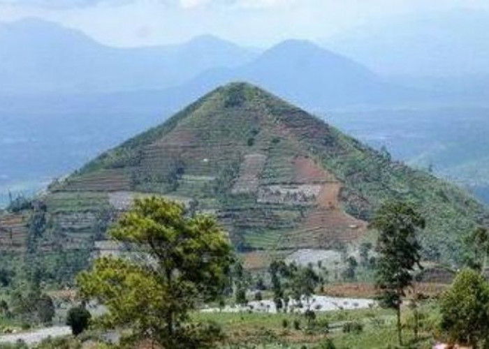 Misteri Piramida Sadahurip di Garut: Antara Fakta dan Mitos