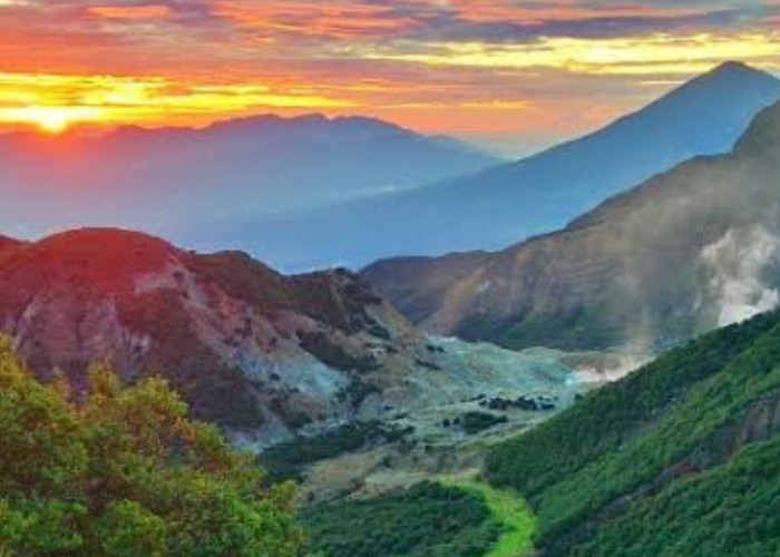 Gunung Papandayan Berapa MDPL? Konon, Kawahnya Sering Berubah-ubah!