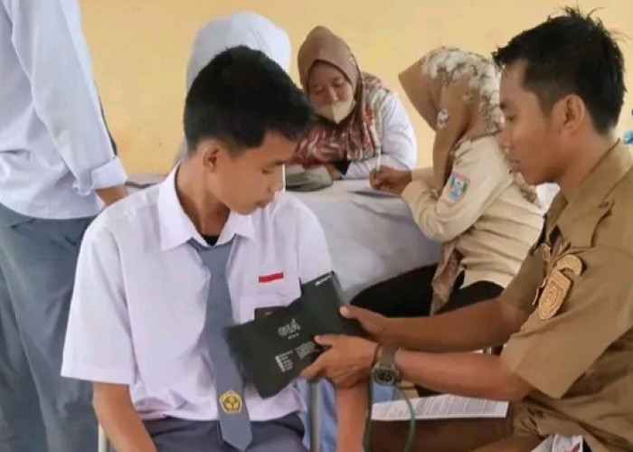 Murid SMKN 1 Makarti Jaya Dapat Cek Kesehatan Gratis dari Puskesmas