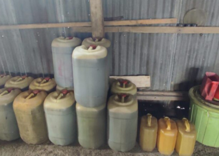 Gudang BBM Ilegal Digerebek! Polres Empat Lawang Sita Ribuan Liter Solar Bersubsidi di Tebing Tinggi