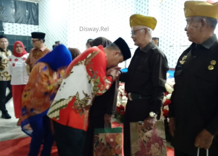 HARU, Fauzan Khoiri Denin Bersama Forkopimda Serahkan Santunan kepada Veteran