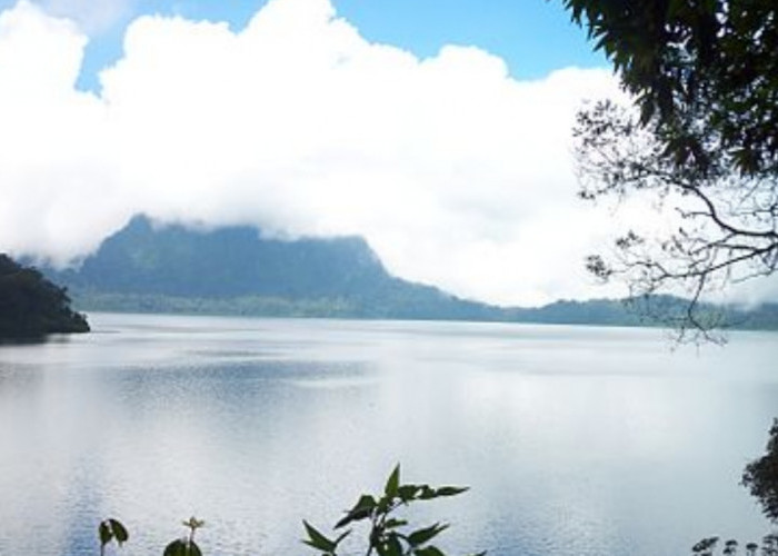 Misteri dan Keindahan Danau Gunung Tujuh: Objek Wisata Epik di Jambi