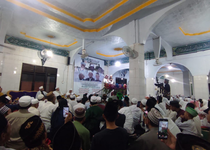 Warga Penuhi Masjid Baiturrahman Pendopo