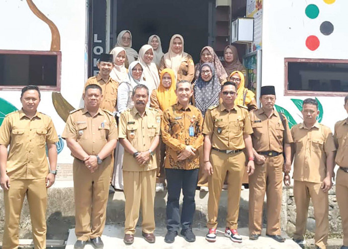 Perpustakaan Desa M Siti Harjo Musi Rawas Disambangi Kepala Dispuarsip Sumsel, Dorong Literasi 