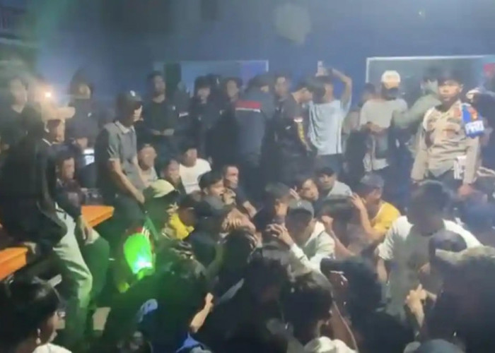 Kafe Tersembunyi di Kebun Karet Empat Lawang Digerebek Polisi, Puluhan Pengunjung Terindikasi Narkoba