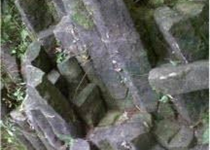 Mengungkap Mitos dan Misteri Makam di Gunung Padang, Ternyata Begini Ceritanya