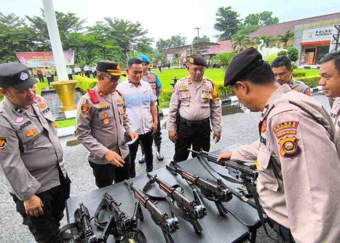 Puluhan Senpi Berjejer di Mapolres Prabumulih, Apa yang Sebenarnya Terjadi?