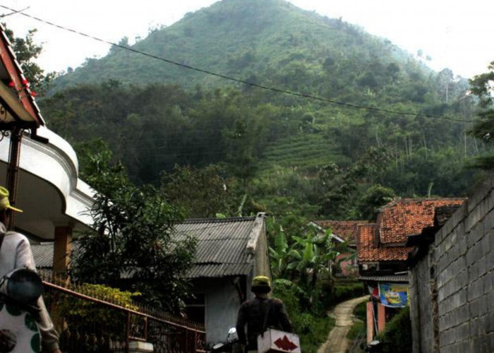 Misteri Gunung Lalakon, Gunung Piramida dari Jawa Barat yang Membuat Merinding
