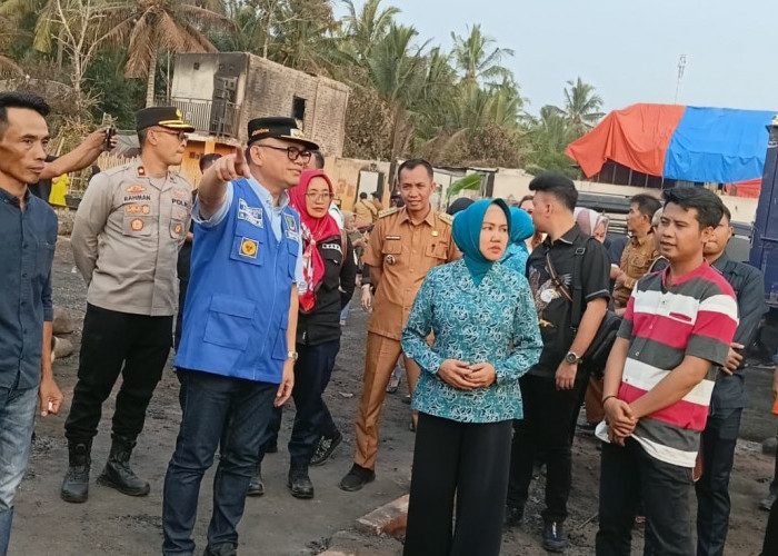 Bupati Joncik Turun Langsung ke Lokasi Kebakaran Landur, 1,6 Ton Beras Disalurkan untuk Korban