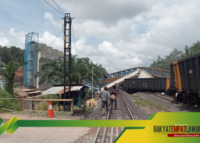 Crane Girder Pembangunan FO di Muara Enim Roboh Timba Babaranjang, Jadwal Kereta Terganggu