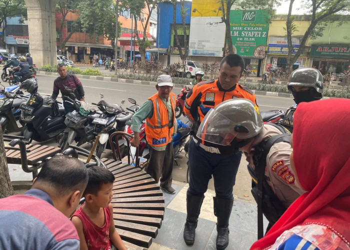 Bocah Laki-laki di Palembang Ditemukan Kesasar di Pinggir Jalan, Diduga Sengaja Ditinggalkan Orang Tuanya