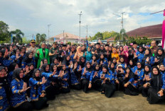 Diguyur Hujan, 2.502 PPPK Paruh Waktu Tetap Khidmat Ikuti Pengukuhan, Diminta Disiplin Siap Layani Masyarakat