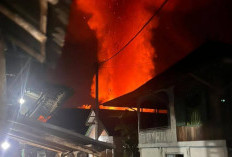 Kebakaran Hebat Hanguskan 9 Rumah di Desa Lingge, Kerugian Capai Rp1,2 Miliar