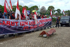 Bawa Keranda Mayat, Ratusan Warga Tuntut Pencabutan Izin Perusahaan Sawit