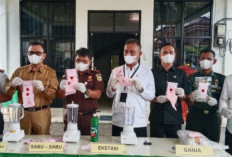 Kejari Empat Lawang Musnahkan Barang Bukti 45 Perkara, Sabu, Ganja hingga Senjata Tajam Dimusnahkan