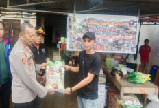 Kapolsek Lintang Kanan dan Camat Salurkan Bantuan Beras untuk Korban Kebakaran di Desa Muara Danau