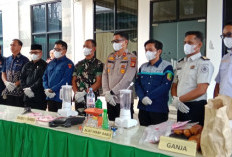 Kejari Empat Lawang Musnahkan 78 Paket Sabu, 51 Paket Ganja, Ekstasi hingga 11 Senjata Tajam