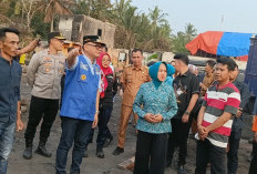 Bupati Joncik Turun Langsung ke Lokasi Kebakaran Landur, 1,6 Ton Beras Disalurkan untuk Korban